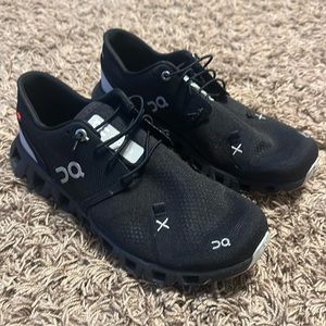 On Running women’s shoes cloud X model size 7 brand new